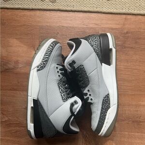 Men's Air Jordan retro 3 wolf gray size 9